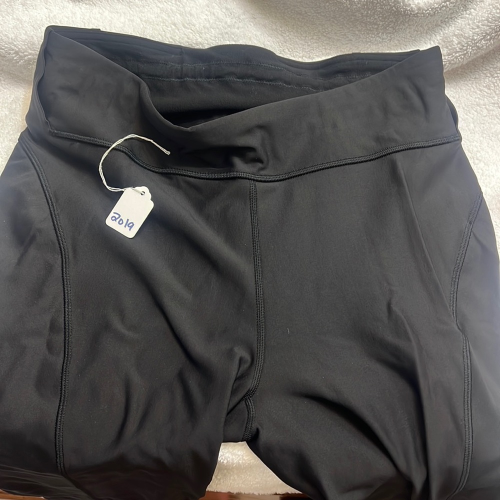 Excellent used condition Lululemon tights size 12